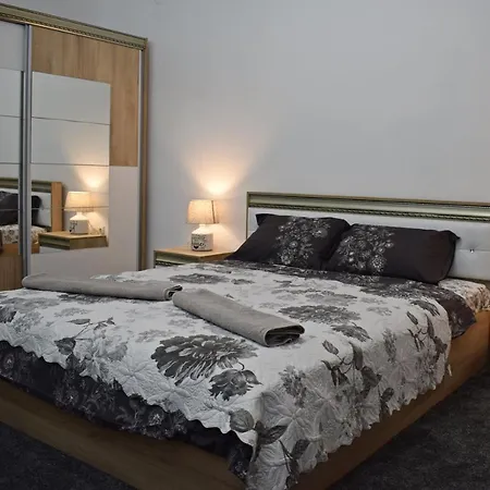 Flat Apartment *